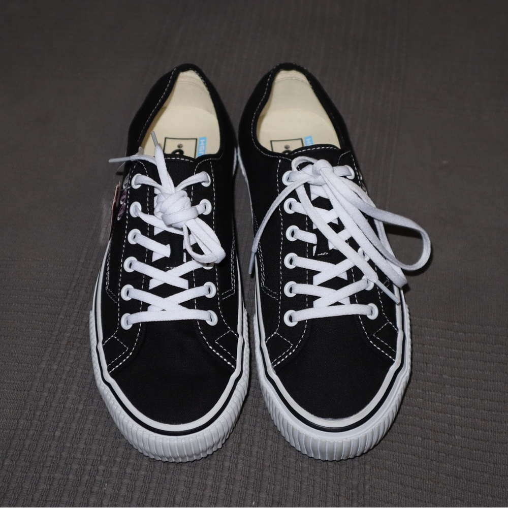 VANS Delridge Sf. 8 men/9.5 women. Brand new with box/sticker.